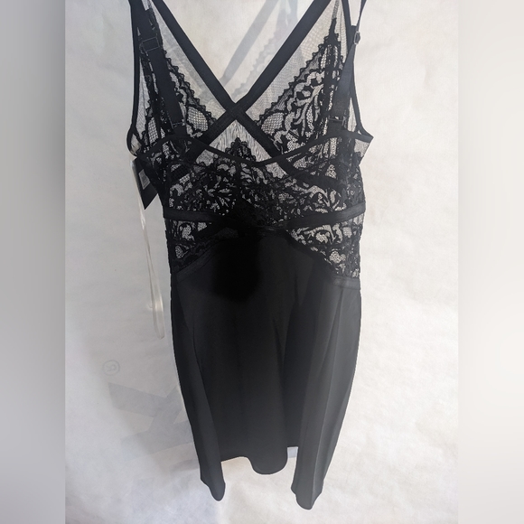 Calvin Klein Lacey Black Slip - Picture 4 of 4